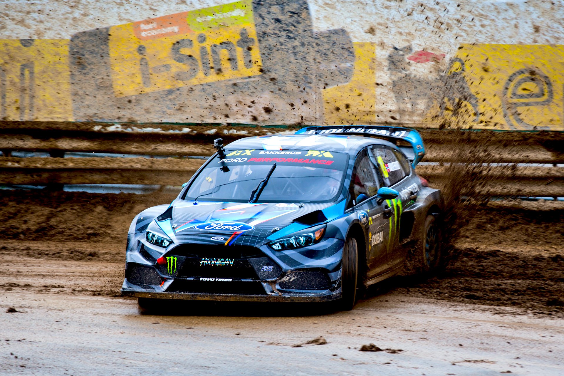 news-ford-focus-rs-rx-makes-its-sideways-rallycross-debut