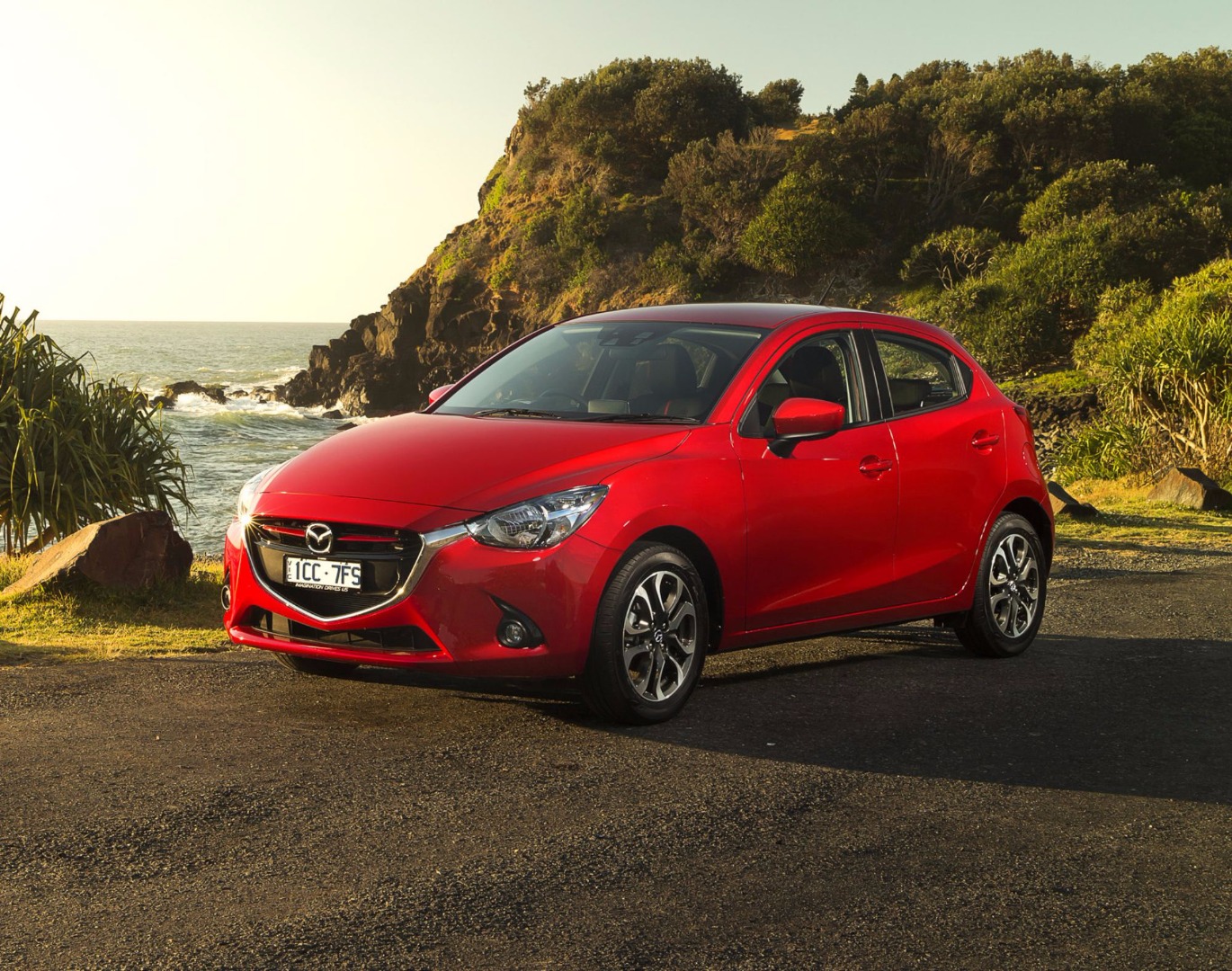 Mazda 2 фото