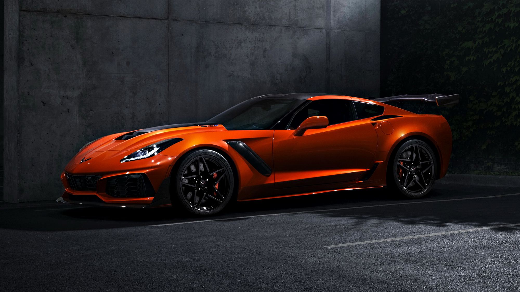 News - Track-Focused 563kW Corvette ZR1 Unveiled In Dubai