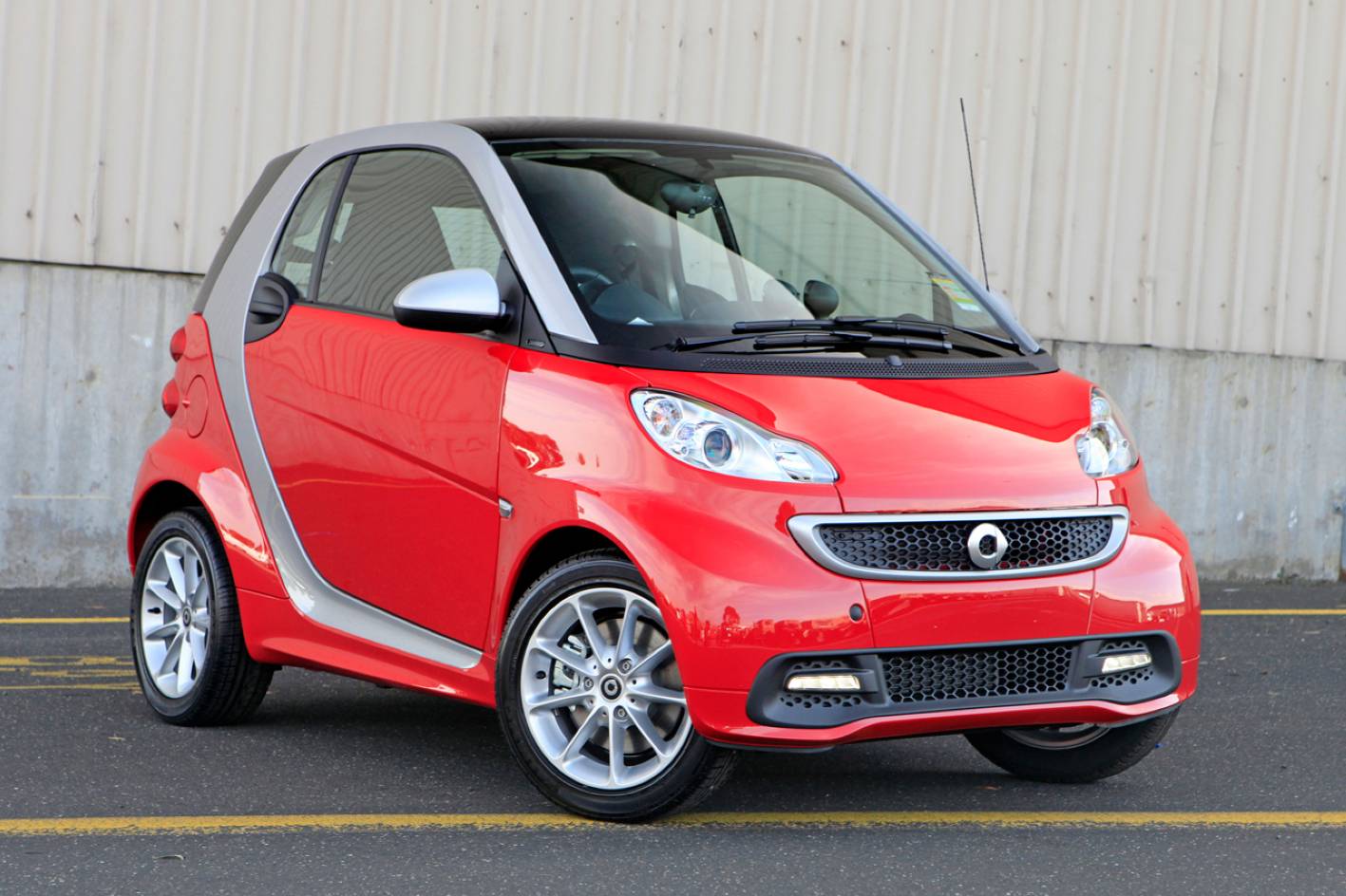 Smart brand. Mercedes Benz Smart car. Двухдверный Мерседес смарт. Мерседес мини смарт. Фиат смарт.